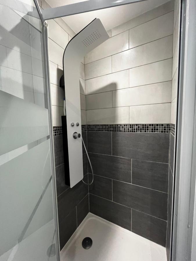 Charmant 2 Pieces Avec Terrasse Proche Centre Ville - Parking Gratuit A Proximite Lourdes Exterior photo