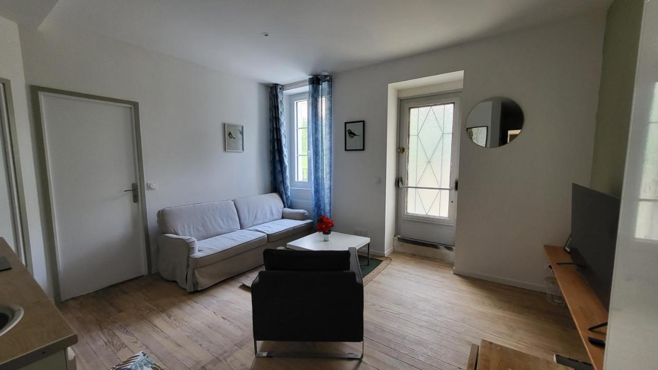 Charmant 2 Pieces Avec Terrasse Proche Centre Ville - Parking Gratuit A Proximite Lourdes Exterior photo